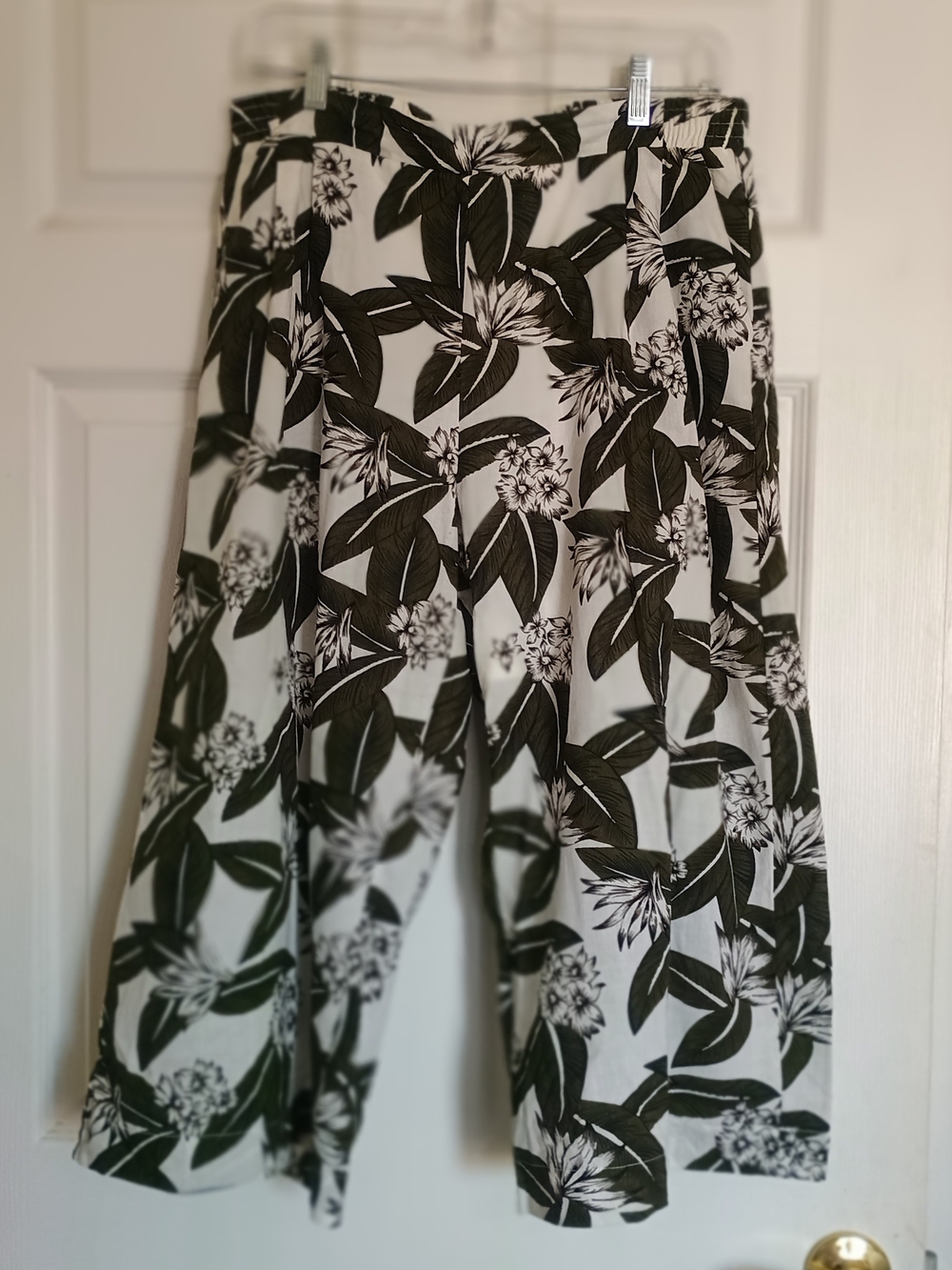 EUC Elodie Wide Leg Floral Print Pants Size Large